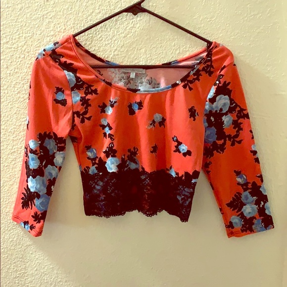 Crop top - Picture 1 of 1